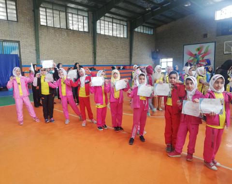حضور دختران گلمان در مسابقات میکروبسکتبال وکسب مقام سوم شهرستان